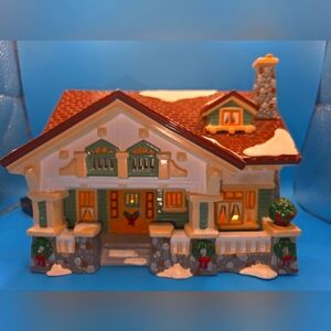 Lemax Christmas Village House Dickensvale Inn Lighted w/Wreath and Snow Accents